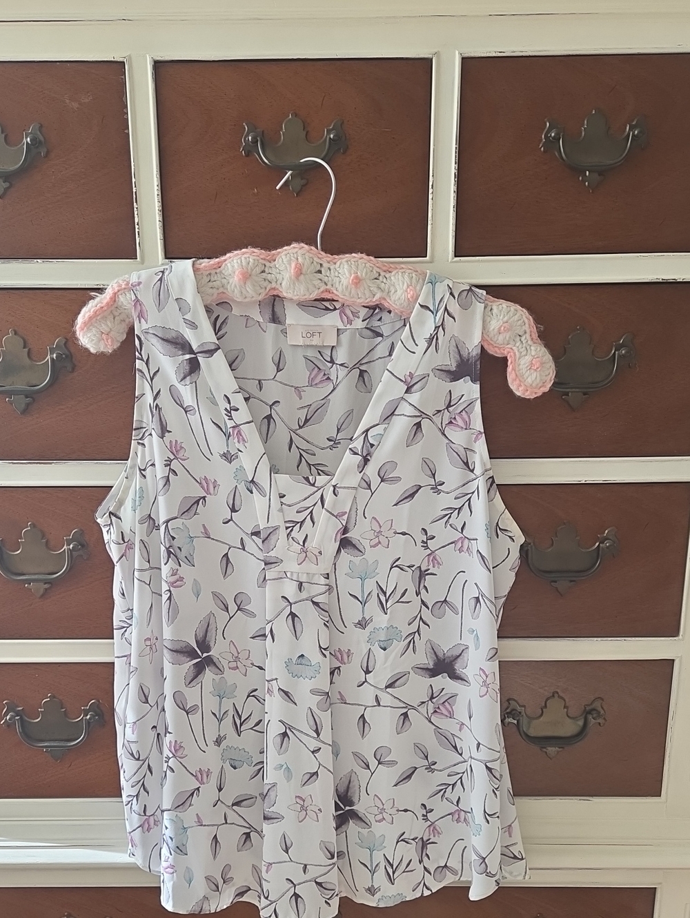 LOFT White Lavender Floral V-Neck Sleeveless Camisole